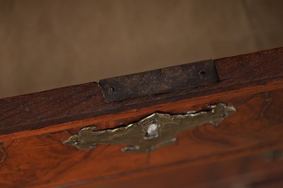 Lot 1606 - AN EARLY 18TH CENTURY FIGURED WALNUT BACHELOR'S CHEST