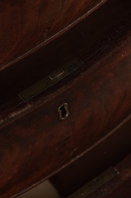 Lot 1599 - A GOOD GEORGE III MAHOGANY SERPENTINE CHEST OF DRAWERS