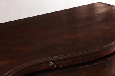 Lot 1599 - A GOOD GEORGE III MAHOGANY SERPENTINE CHEST OF DRAWERS
