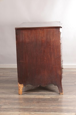 Lot 1599 - A GOOD GEORGE III MAHOGANY SERPENTINE CHEST OF DRAWERS