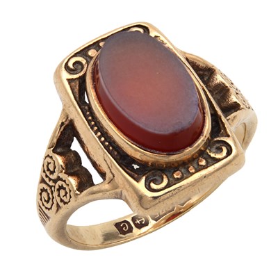 Lot 154 - A 1977 BIRMINGHAM 9CT YELLOW GOLD AND CARNELIAN RING