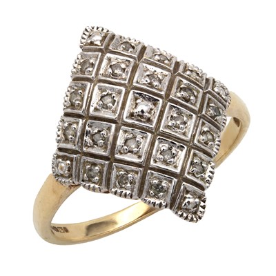 Lot 199 - AN ART DECO STYLE 9CT YELLOW GOLD AND DIAMOND PANEL RING