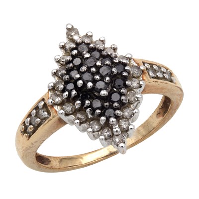 Lot 176 - A 9CT YELLOW GOLD AND BLACK DIAMOND CLUSTER RING