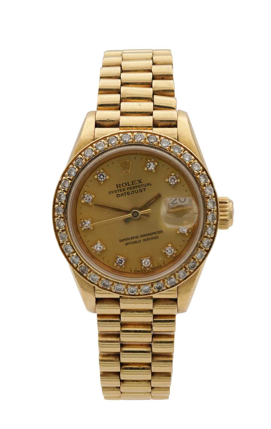 Lot 479 - A LADIES ROLEX 18CT YELLOW GOLD AND DIAMOND OYSTER PERPETUAL DATEJUST WRIST WATCH
