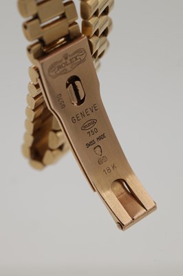Lot 479 - A LADIES ROLEX 18CT YELLOW GOLD AND DIAMOND OYSTER PERPETUAL DATEJUST WRIST WATCH