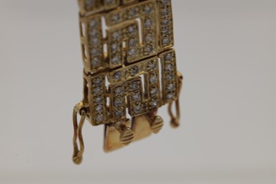 Lot 153 - A 9CT YELLOW GOLD AND DIAMOND GEOMETRIC BRACELET