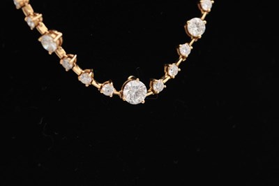 Lot 293 - AN 18CT YELLOW GOLD AND DIAMOND NECKLACE AND EARRING SET