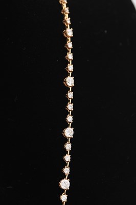 Lot 293 - AN 18CT YELLOW GOLD AND DIAMOND NECKLACE AND EARRING SET