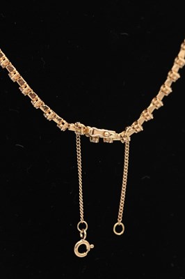 Lot 293 - AN 18CT YELLOW GOLD AND DIAMOND NECKLACE AND EARRING SET