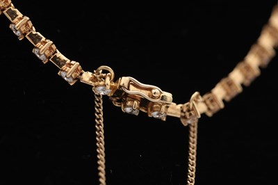 Lot 293 - AN 18CT YELLOW GOLD AND DIAMOND NECKLACE AND EARRING SET