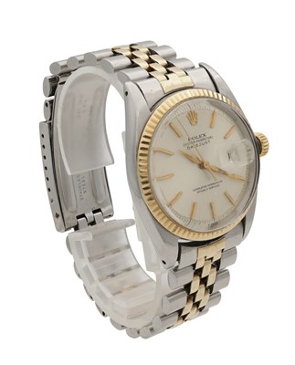 Lot 436 - A VINTAGE ROLEX STEEL AND GOLD OYSTER PERPETUAL DATEJUST WRIST WATCH