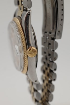 Lot 436 - A VINTAGE ROLEX STEEL AND GOLD OYSTER PERPETUAL DATEJUST WRIST WATCH