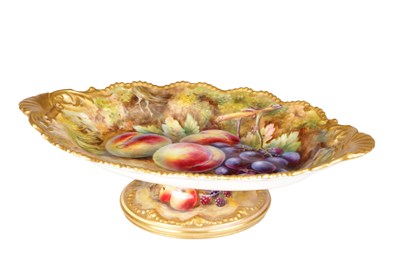 Lot 579 - A 20TH CENTURY ROYAL WORCESTER PORCELAIN FRUIT-PAINTED FOOTED DISH