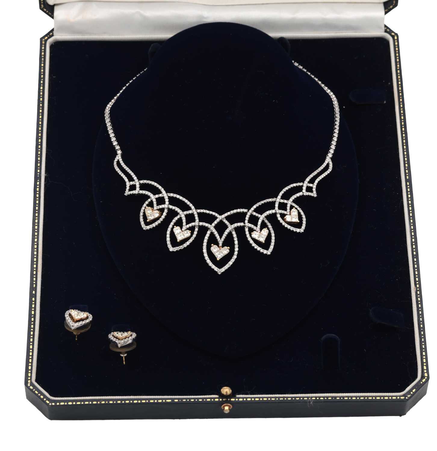 Lot 141 - AN 18CT YELLOW AND WHITE GOLD DIAMOND HEART MOTIF NECKLACE AND EARRING SET