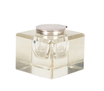 Lot 113 - A VICTORIAN ENGLISH SILVER MOUNTED GLASS INKWELL