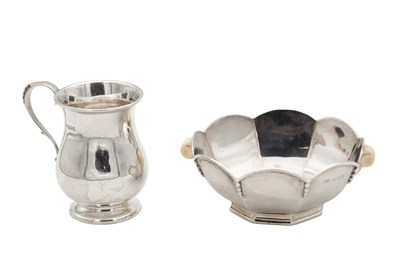 Lot 117 - TWO EARLY 20TH CENTURY ENGLISH SILVER ITEMS
