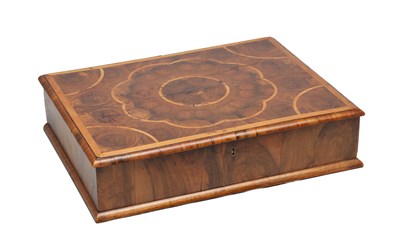 Lot 1421 - A WILLIAM AND MARY OYSTER VENEERED LABURNUM LACE BOX
