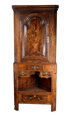 Lot 1530 - AN 18TH CENTURY STYLE WELSH OAK STANDING CORNER CUPBOARD