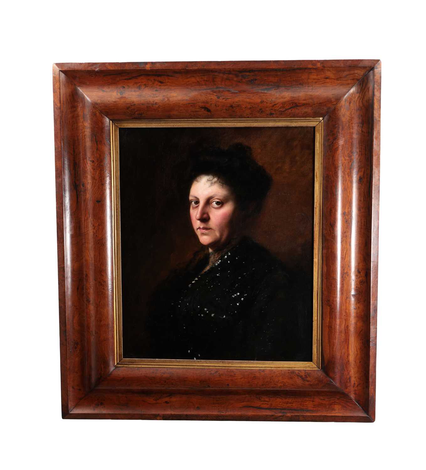 Lot 858 - AN EDWARDIAN OIL ON CANVAS PORTRAIT OF A LADY SET IN A REGENCY BURR OAK FRAME