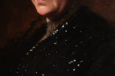 Lot 858 - AN EDWARDIAN OIL ON CANVAS PORTRAIT OF A LADY SET IN A REGENCY BURR OAK FRAME