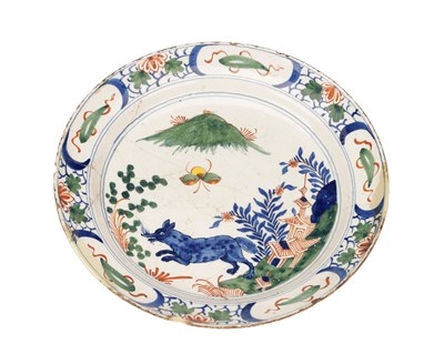 Lot 627 - AN UNUSUAL 17TH CENTURY DELFT POLYCHROME CHARGER DEPICTING A RUNNING WOLF