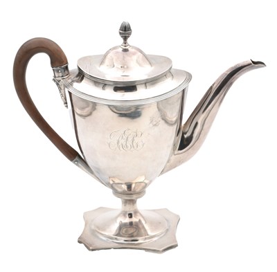 Lot 22 - A GEORGE III ENGLISH PROVINCIAL SILVER COFFEE POT BY HAMPSTON, PRINCE & CATTLES, YORK