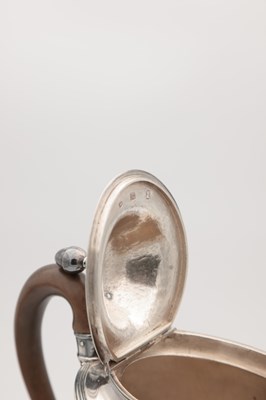 Lot 22 - A GEORGE III ENGLISH PROVINCIAL SILVER COFFEE POT BY HAMPSTON, PRINCE & CATTLES, YORK
