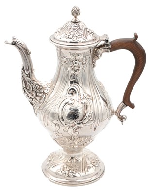 Lot 127 - A GEORGE III ENGLISH SILVER COFFEE POT