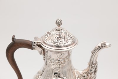 Lot 127 - A GEORGE III ENGLISH SILVER COFFEE POT