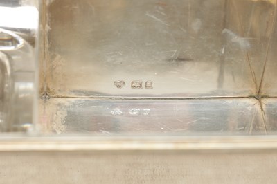 Lot 11 - A GOOD QUALITY EARLY 20TH CENTURY ENGLISH SILVER DESK STAND