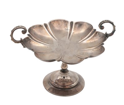 Lot 133 - A GEORGE V ENGLISH SILVER TWIN-HANDLED PEDESTAL DISH
