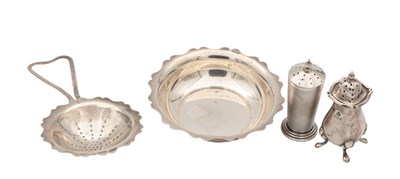 Lot 92 - A COLLECTION OF EARLY 20TH CENTURY ENGLISH SILVER ITEMS