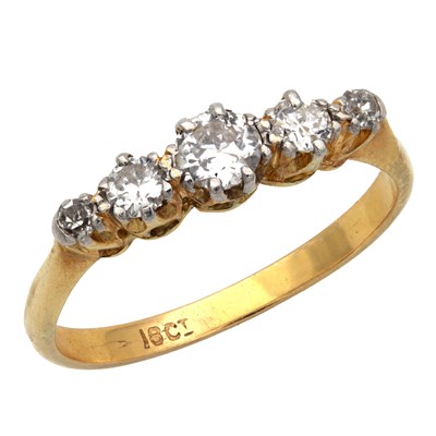Lot 183 - AN 18CT YELLOW GOLD FIVE-STONE DIAMOND RING
