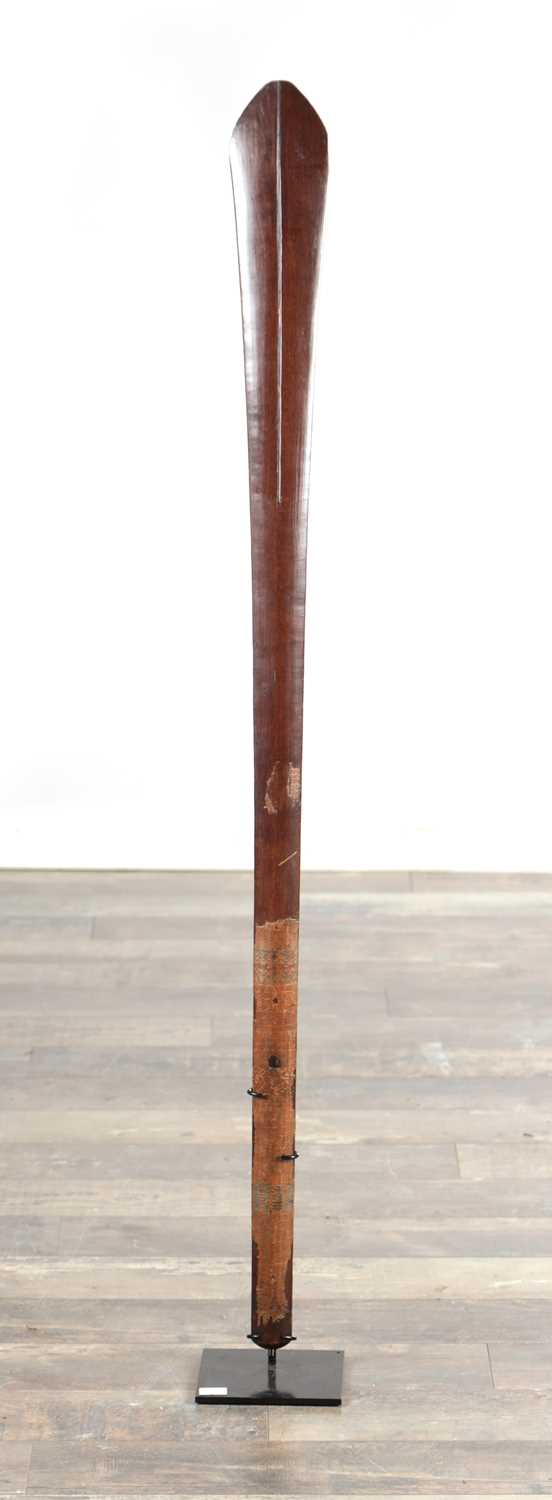 Lot 1132 - A MAORI CARVED WOOD LONG CLUB, NEW ZEALAND