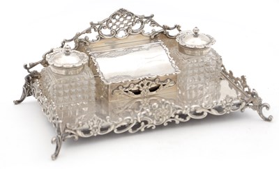 Lot 118 - AN AMERICAN SILVER INK STAND WITH CUT GLASS INKWELLS
