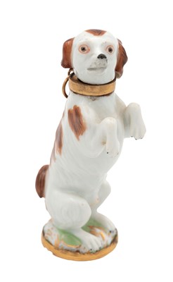 Lot 624 - A 19TH CENTURY MEISSEN STYLE PORCELAIN SCENT BOTTLE AND SEAL