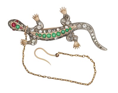 Lot 244 - A 19TH CENTURY TWO TONE GOLD EMERALD RUBY AND DIAMOND SET LIZARD BROOCH