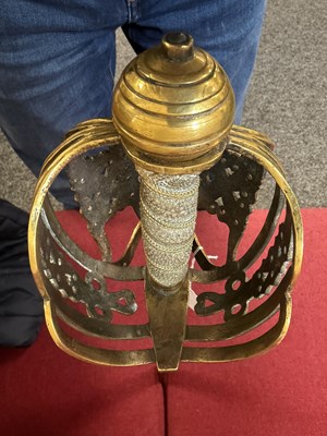 Lot 842 - AN 18TH CENTURY SCOTTISH BRASS HILTED BASKET-HILT SWORD