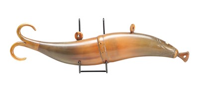 Lot 852 - A 19TH CENTURY INDIAN HORN FISH-FORM POWDER FLASK