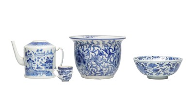 Lot 769 - FOUR PIECES OF CHINESE BLUE AND WHITE PORCELAIN