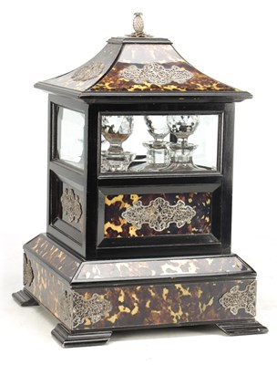 Lot 1129 - A FINE 19TH CENTURY TORTOISESHELL AND SILVER MOUNTED DECANTER BOX